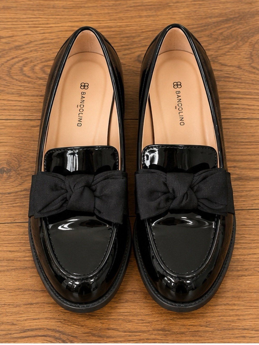 Bandolino Black Patent Bow Loafers Size 7.5 Like New